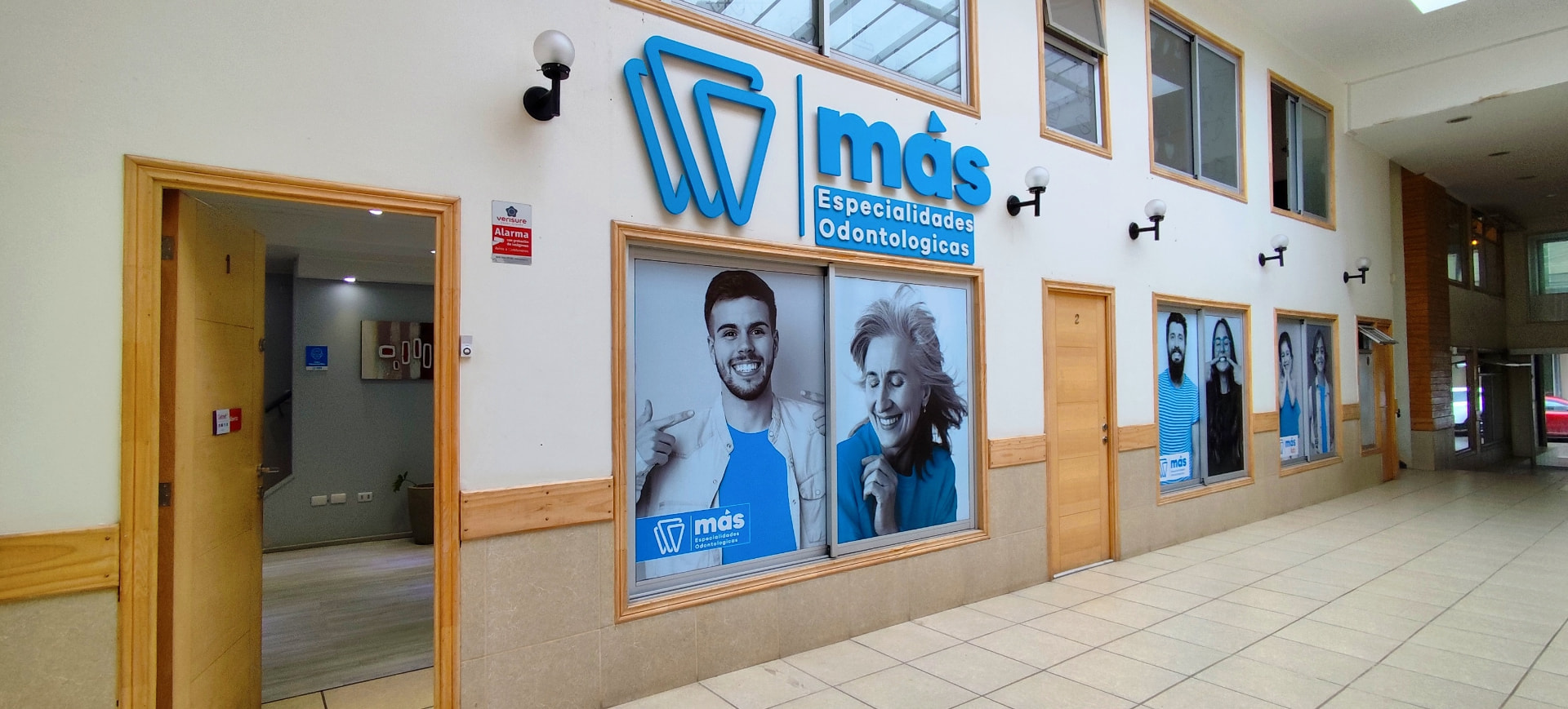 Fachada de Clínica Dental Más Especialidades Odontológicas en Calle Lautaro 175, oficina 1, Valdivia